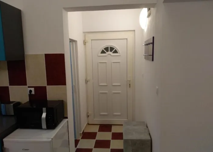 Zagreb Main Station Budget Apartment